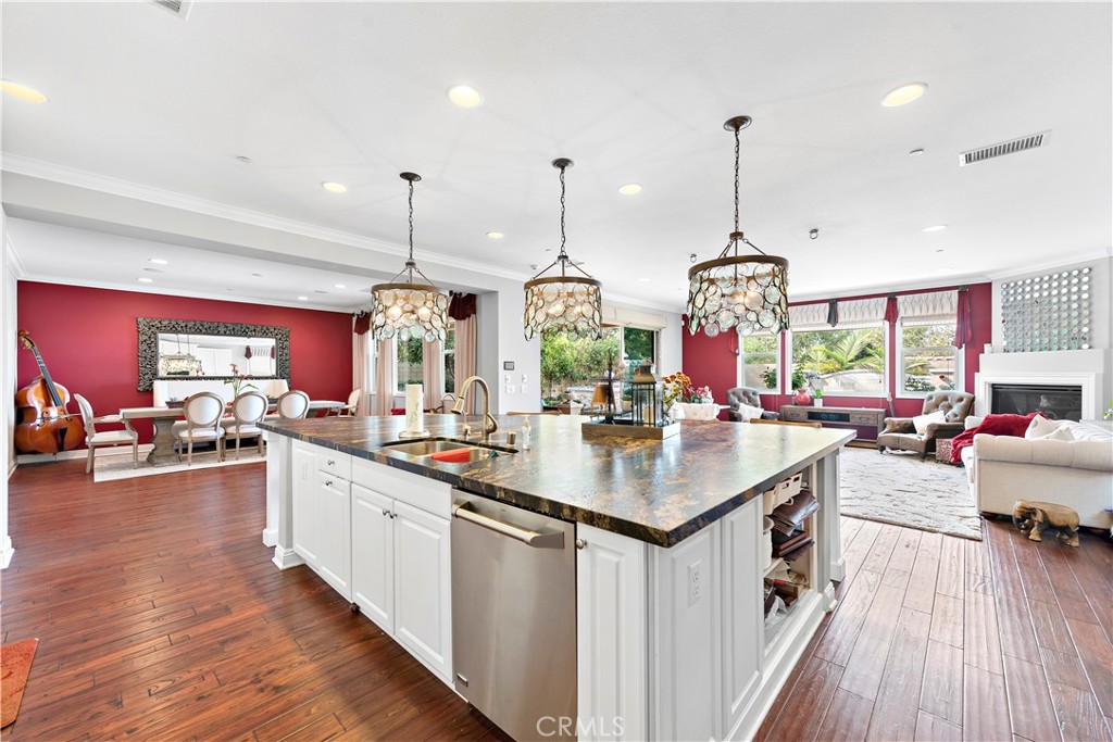 108 Fairgrove Property Photo 7