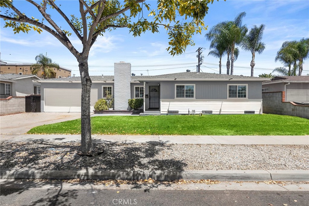 1432 S Kenmore Property Photo 1