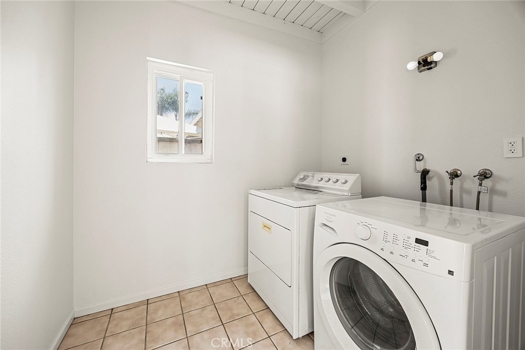 1432 S Kenmore Property Photo 13