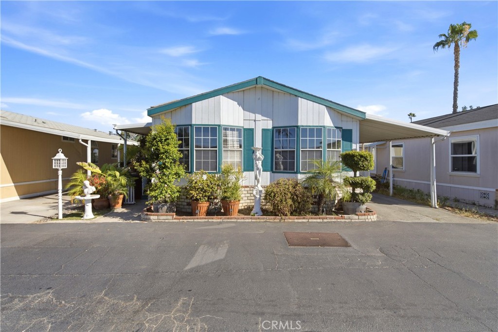 1925 E La Veta Avenue 49 Property Photo 1
