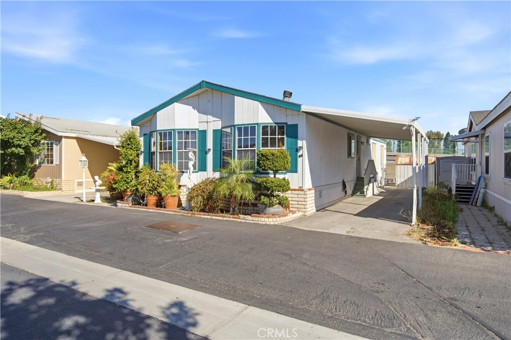 1925 E La Veta Avenue 49 Property Photo 2