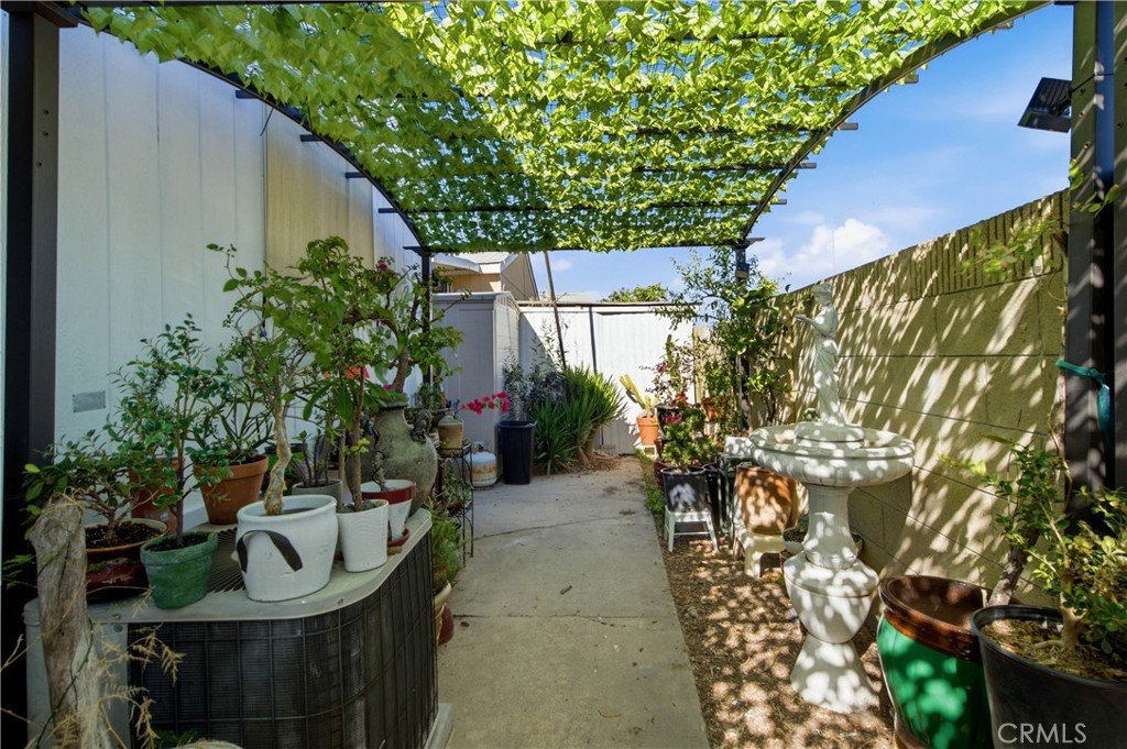 1925 E La Veta Avenue 49 Property Photo 41