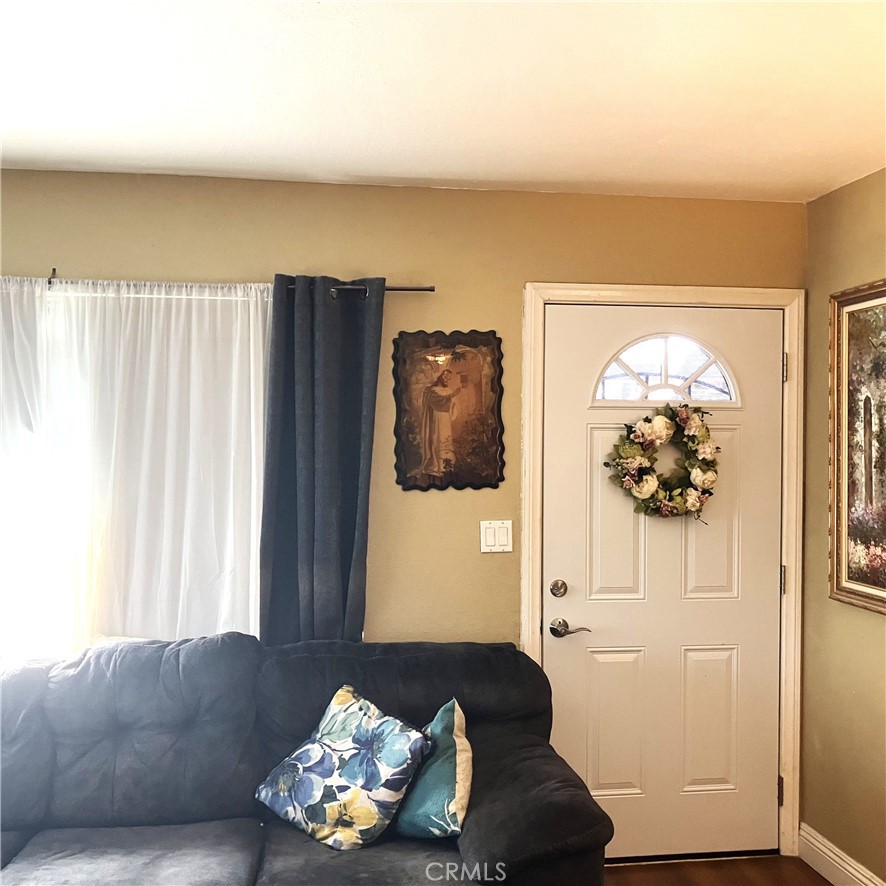 1122 S Dover Property Photo 3