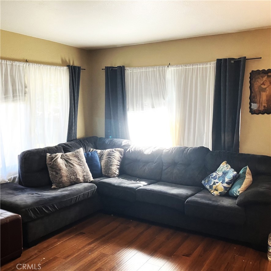 1122 S Dover Property Photo 4