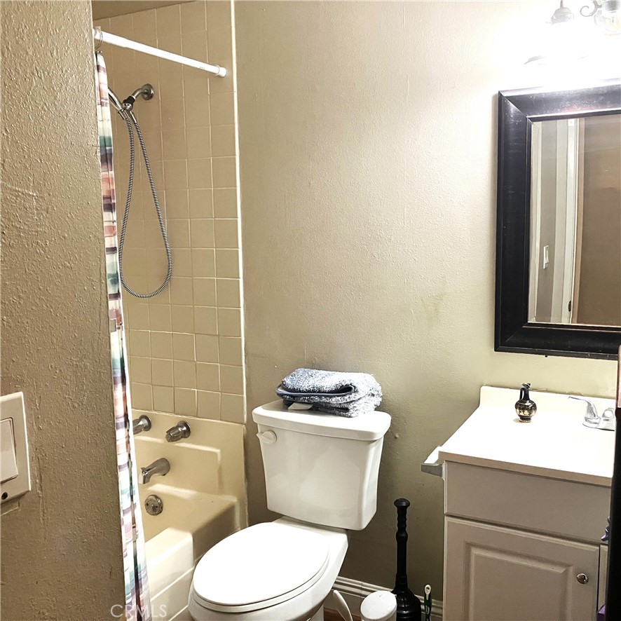 1122 S Dover Property Photo 13