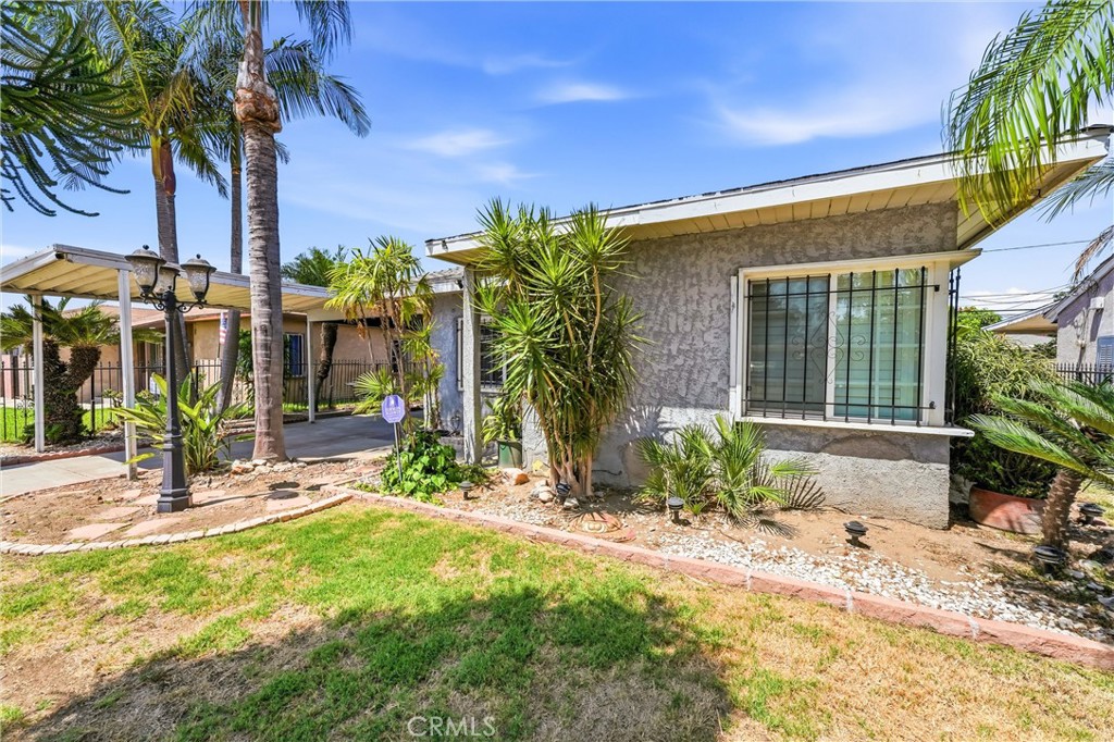 8563 Eglise Property Photo 3