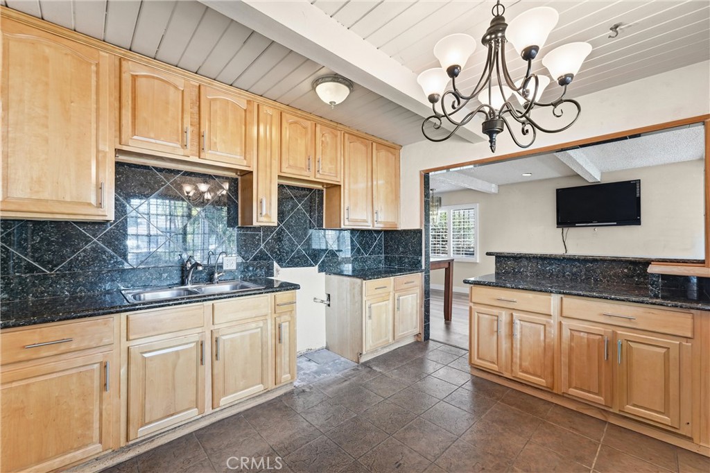 8563 Eglise Property Photo 10
