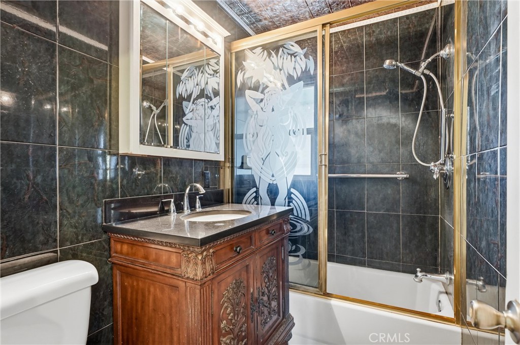 8563 Eglise Property Photo 18