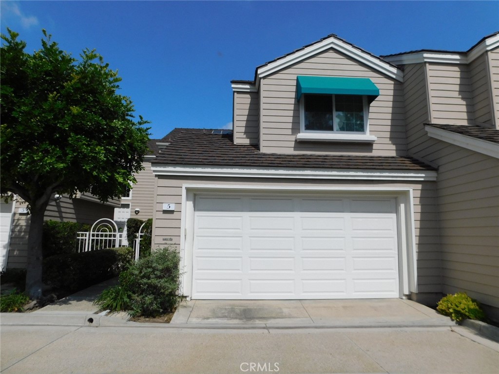 5 Lakefront Property Photo 1