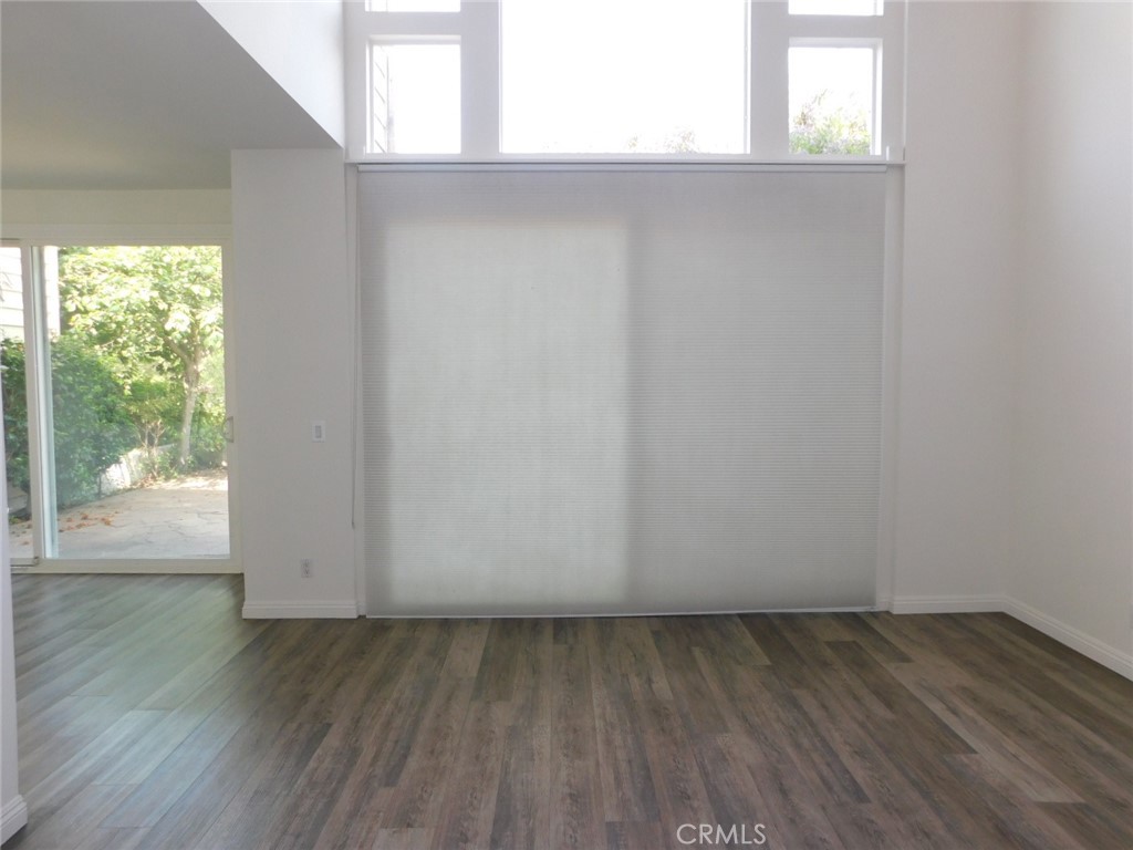 5 Lakefront Property Photo 6
