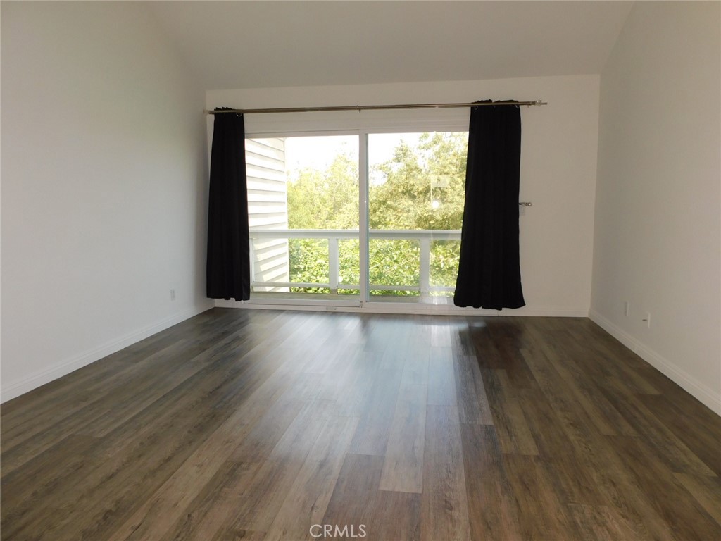 5 Lakefront Property Photo 15