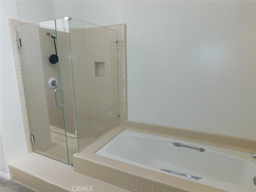 5 Lakefront Property Photo 19