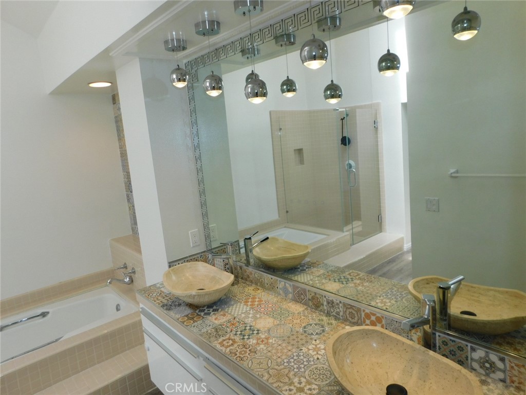 5 Lakefront Property Photo 22