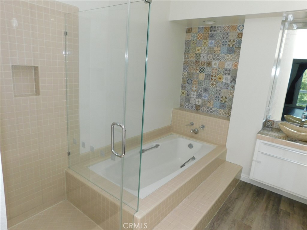 5 Lakefront Property Photo 23