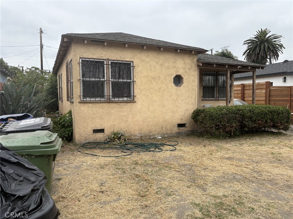 922 E 97th Property Photo 1