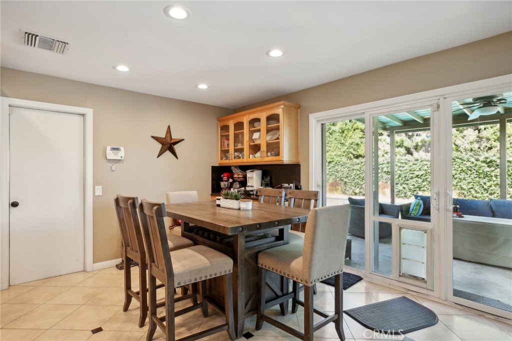105 N Trevor Street Property Photo 8