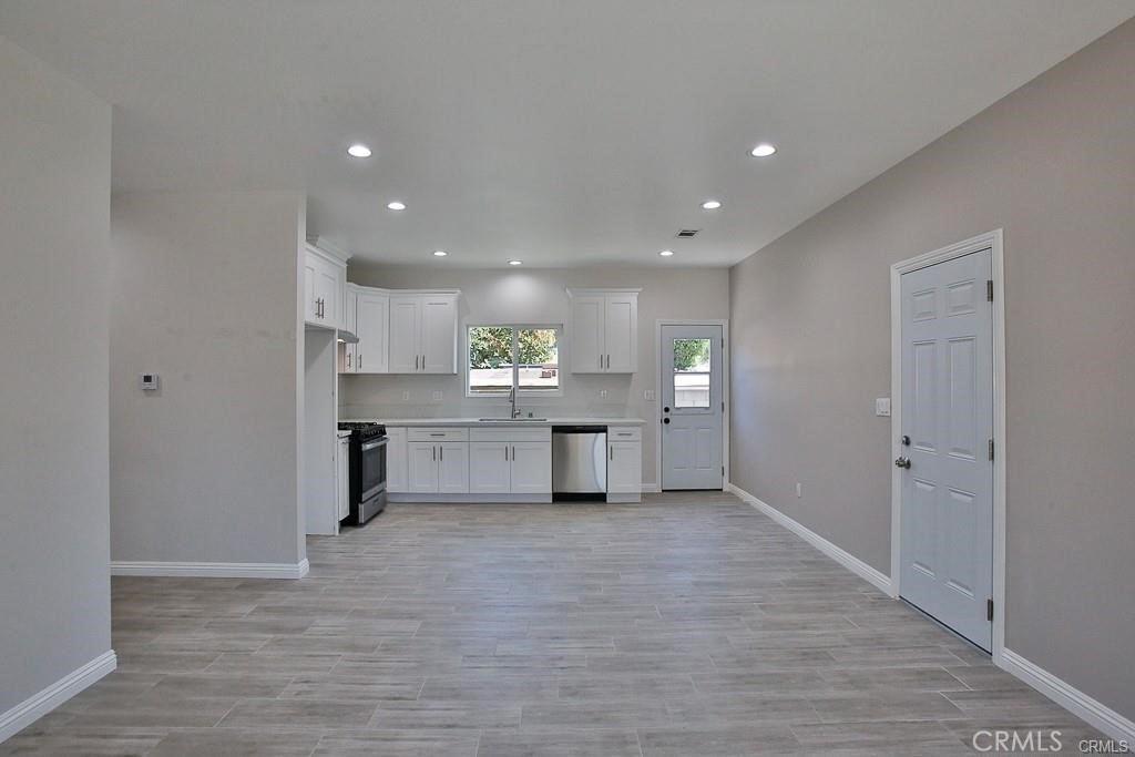 2302 W La Verne Avenue Property Photo 7