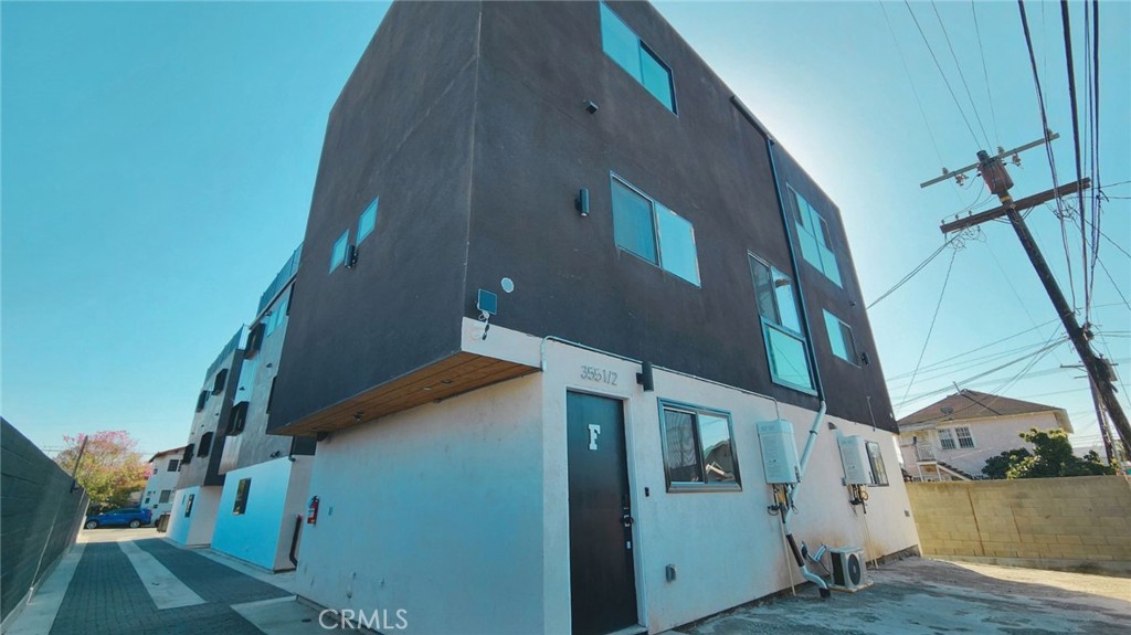 351 S State Property Photo 11
