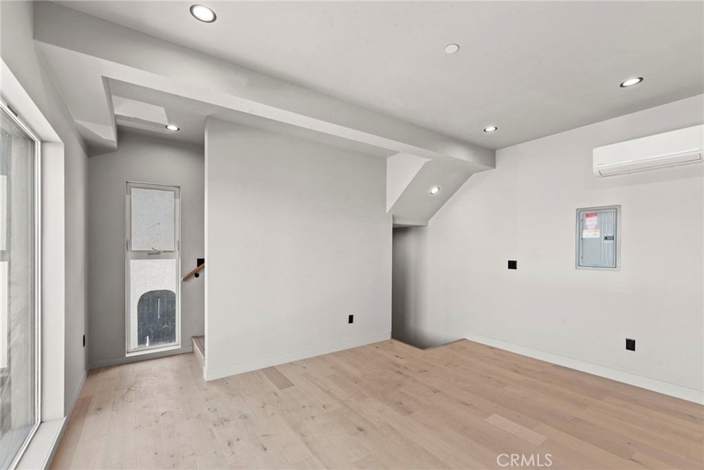 354 N Breed Property Photo 22