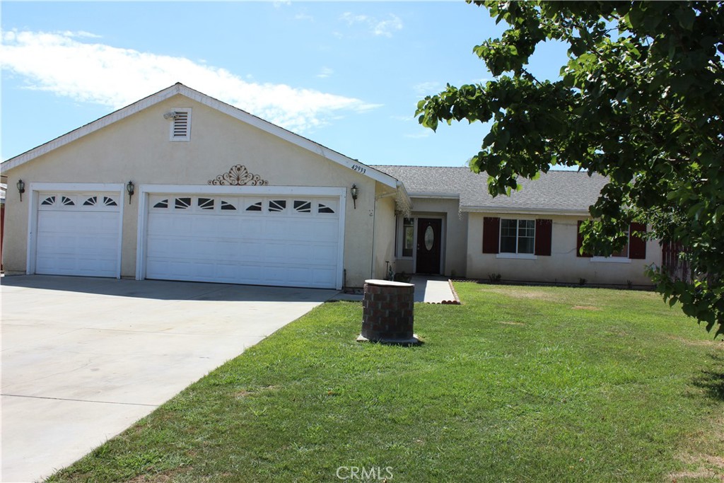 42933 Woodside Court Property Photo 3