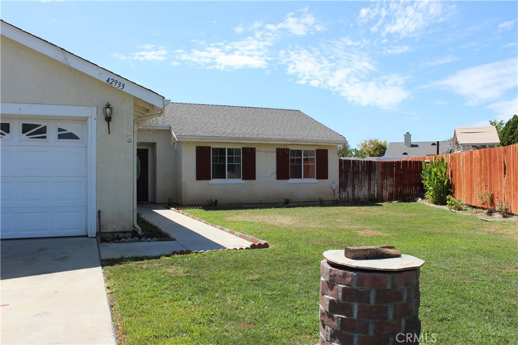 42933 Woodside Court Property Photo 4