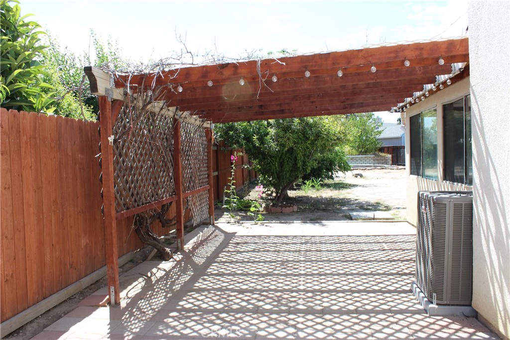 42933 Woodside Court Property Photo 6