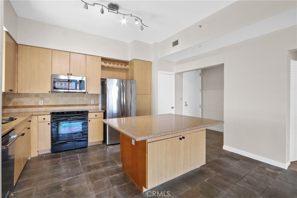 488 E Ocean Boulevard 1114 Property Photo 3