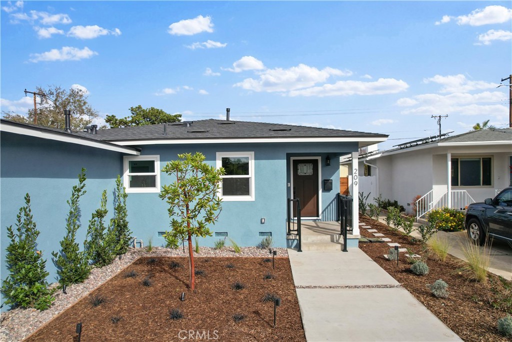 209 E Mayfair Property Photo 3