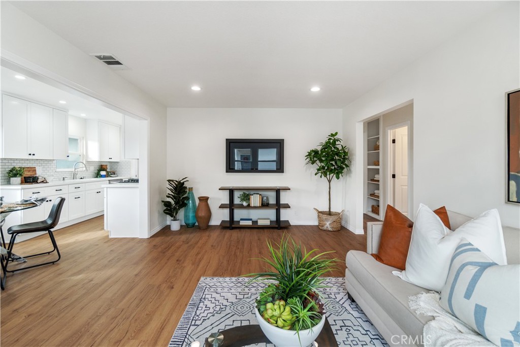 209 E Mayfair Property Photo 16