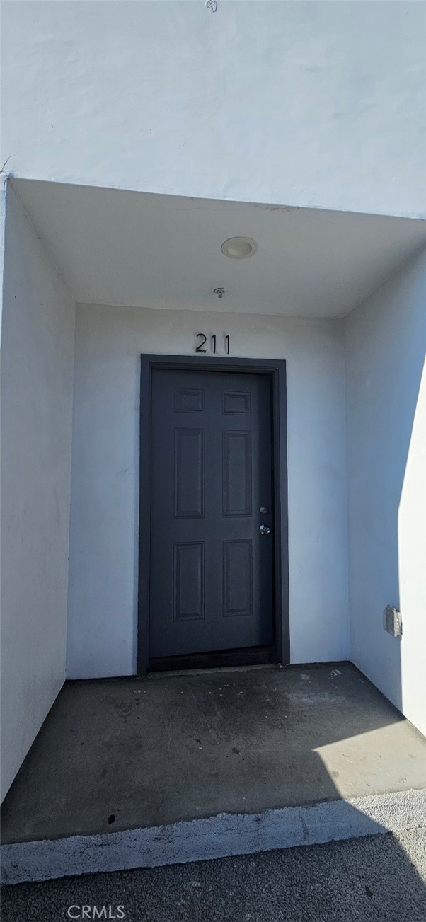 211 W 43rd Property Photo 17