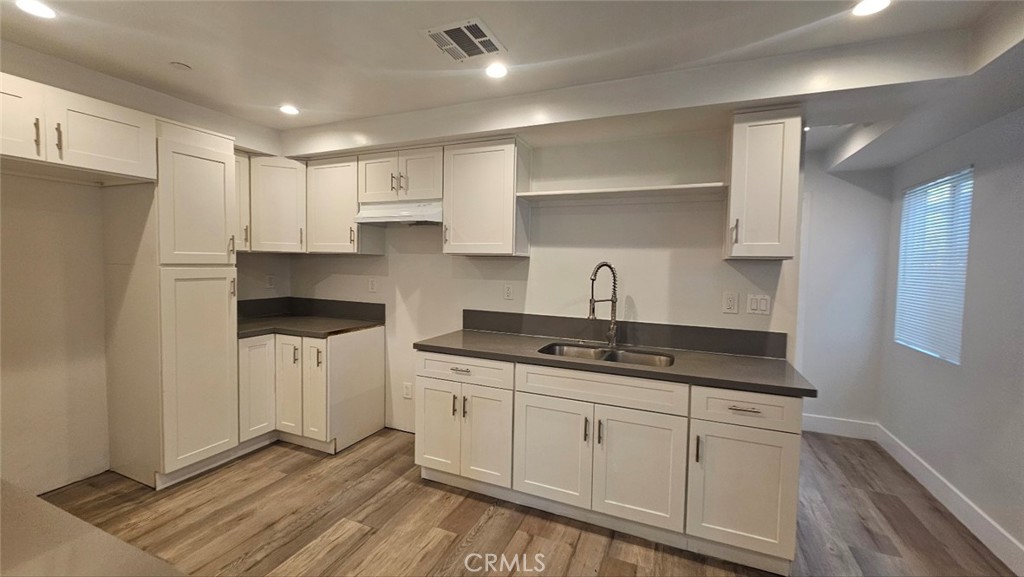 10962 1/2 Avalon Property Photo 4