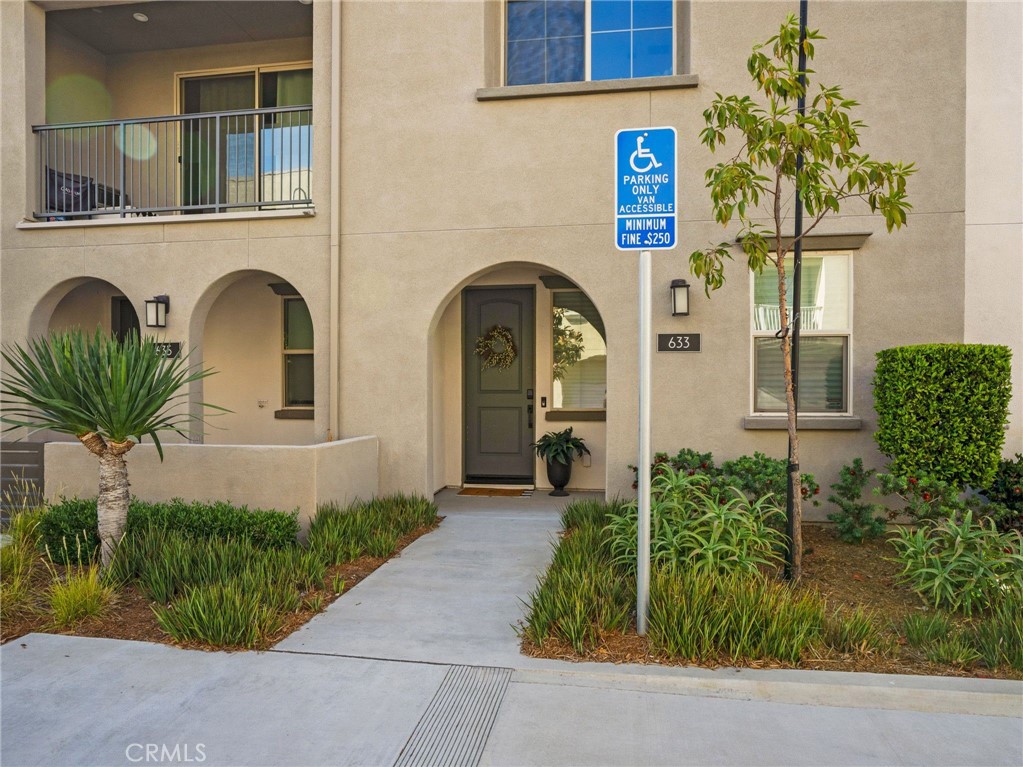 633 S Motif Property Photo 2