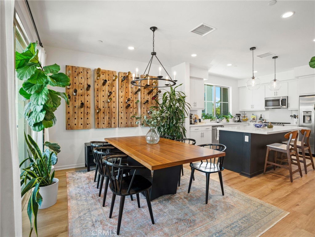 633 S Motif Property Photo 5