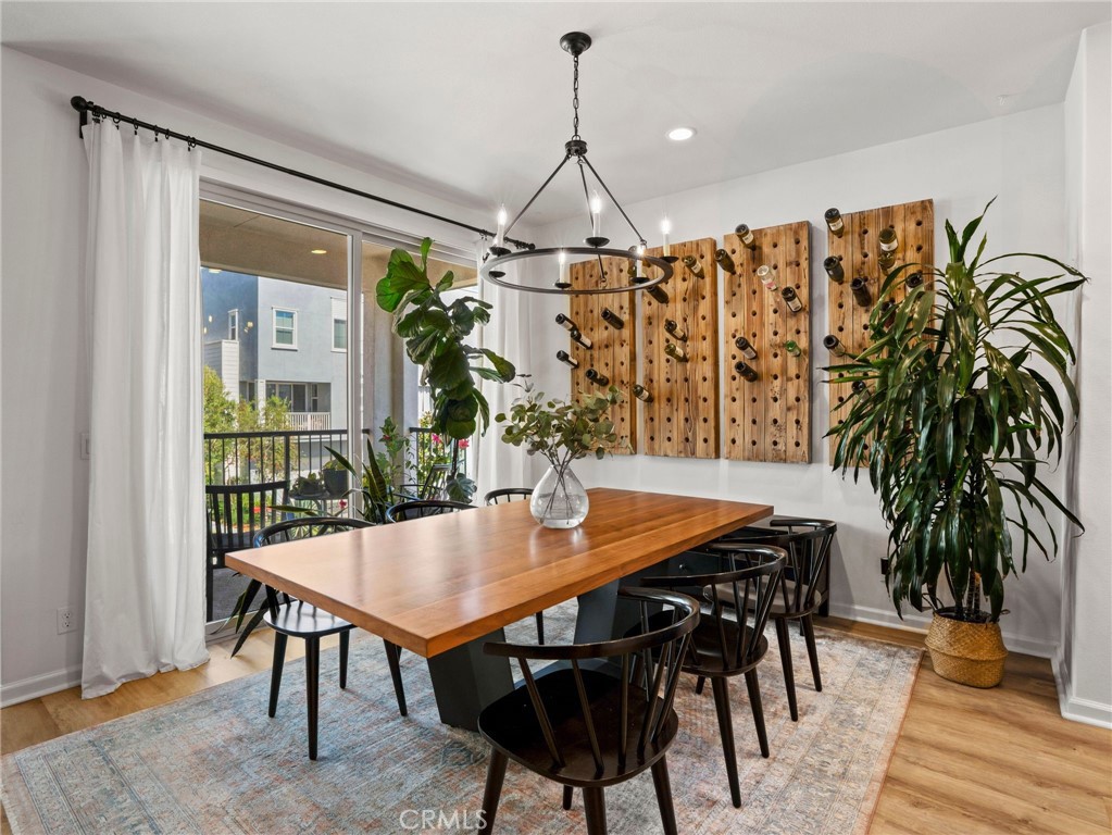 633 S Motif Property Photo 6
