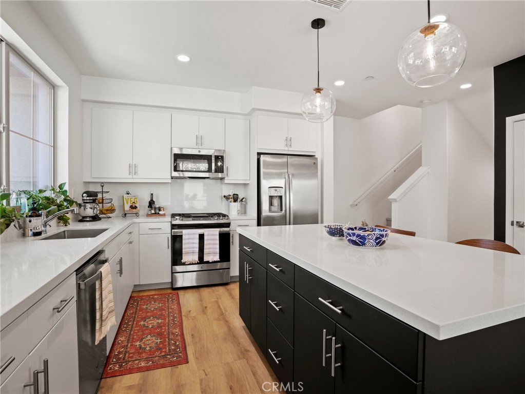 633 S Motif Property Photo 9