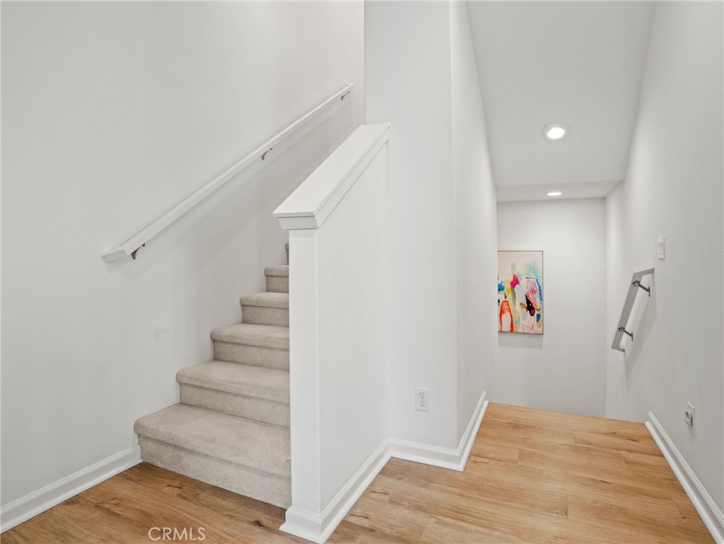633 S Motif Property Photo 13