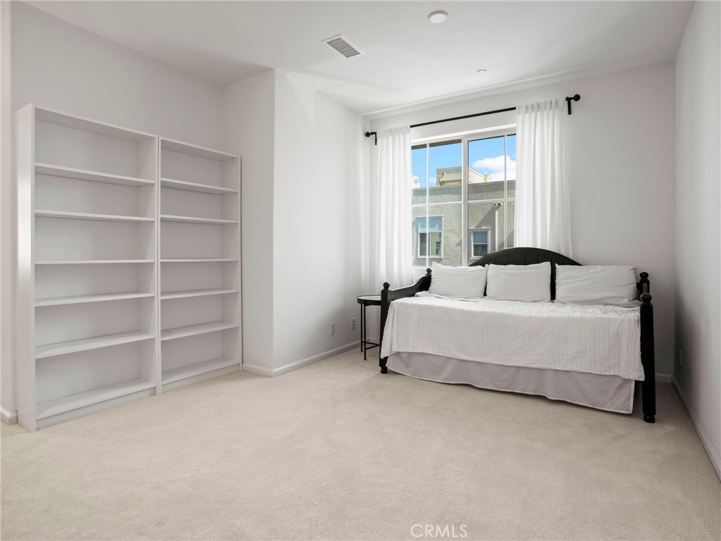 633 S Motif Property Photo 14