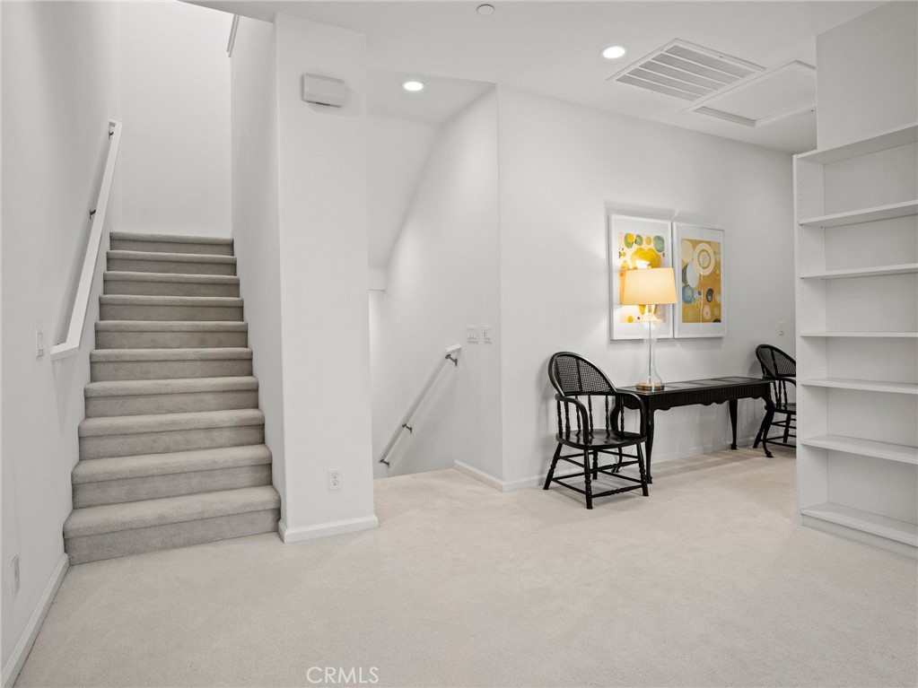 633 S Motif Property Photo 15