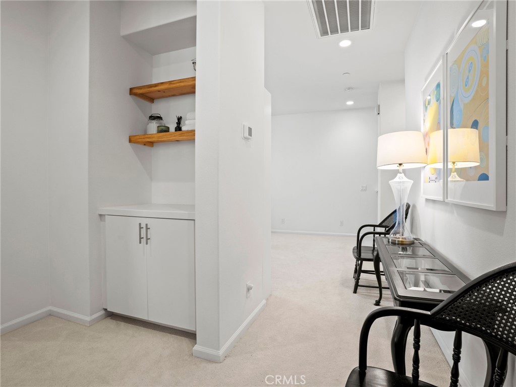 633 S Motif Property Photo 16