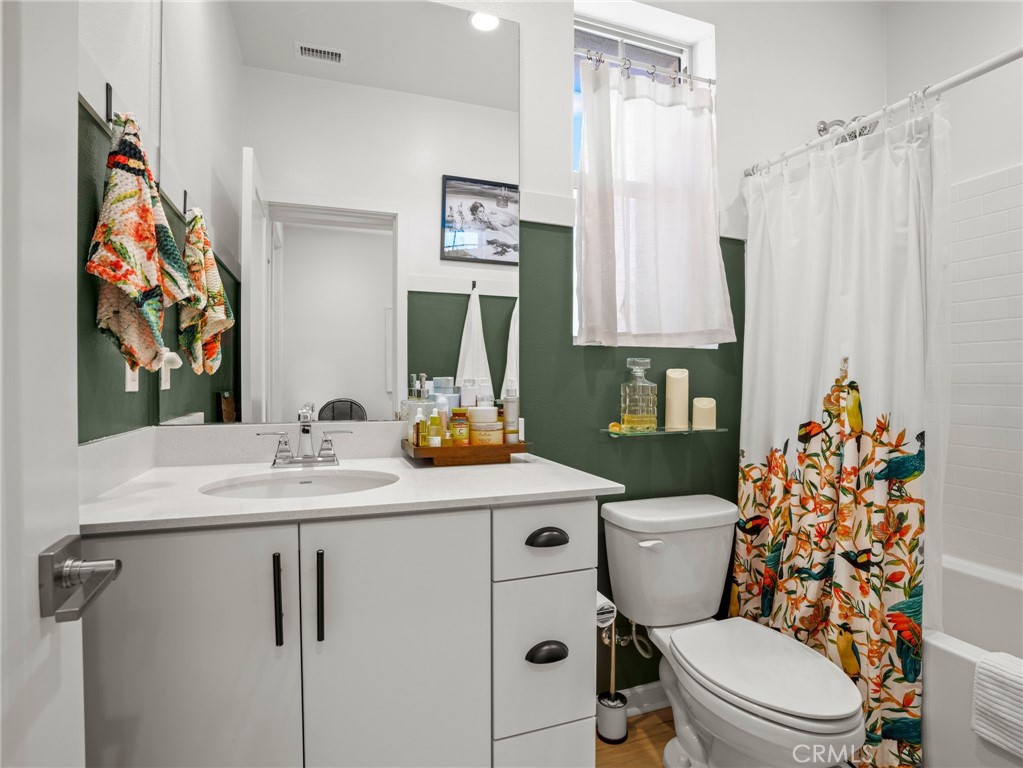 633 S Motif Property Photo 18