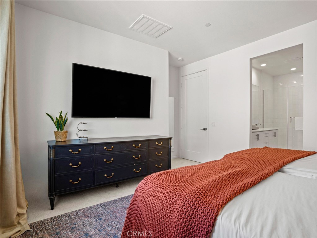 633 S Motif Property Photo 21