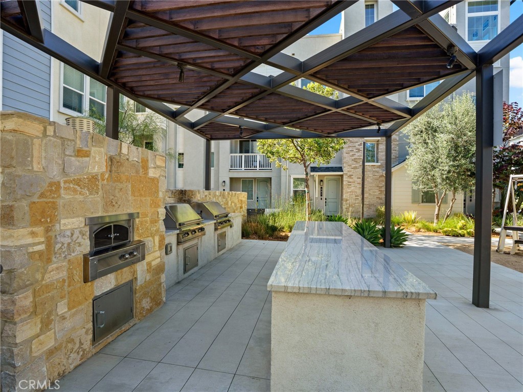 633 S Motif Property Photo 32