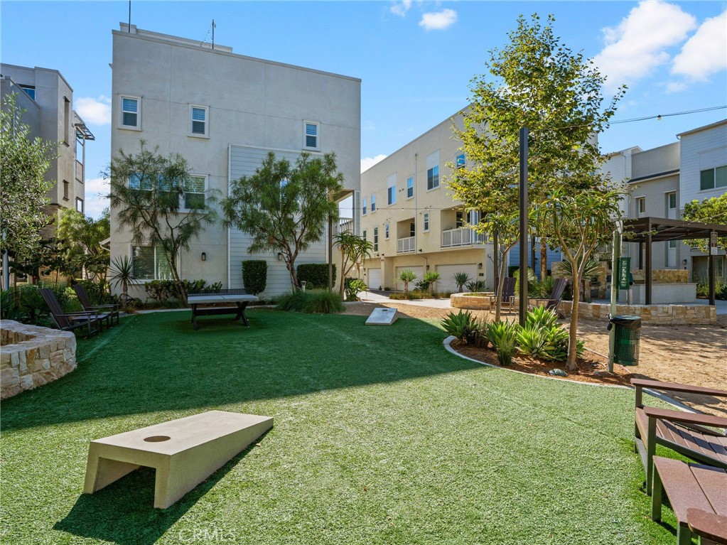 633 S Motif Property Photo 33