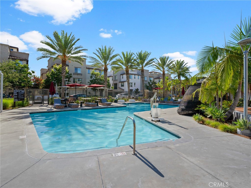 633 S Motif Property Photo 34