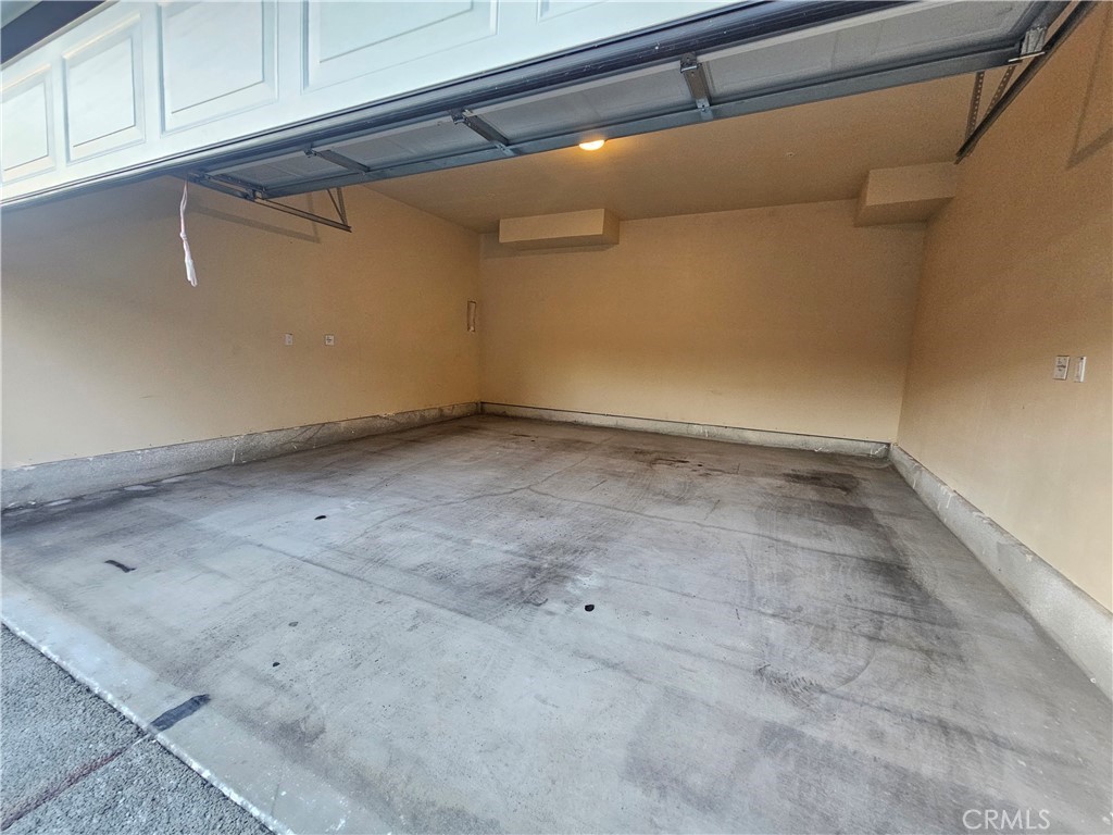 812 E 76th Property Photo 24