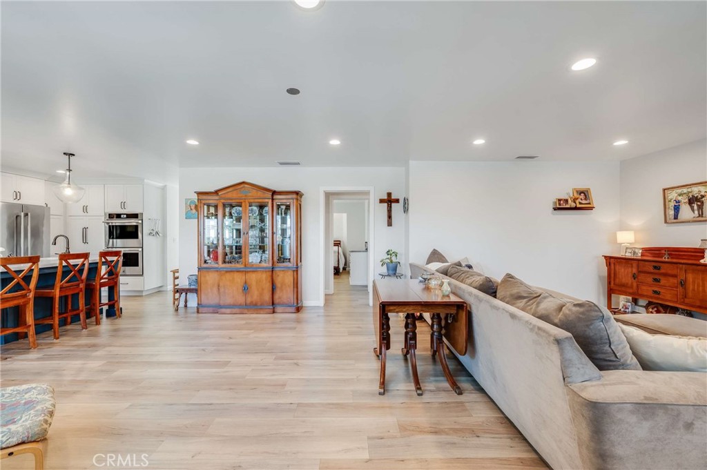 1414 E Silva Property Photo 4
