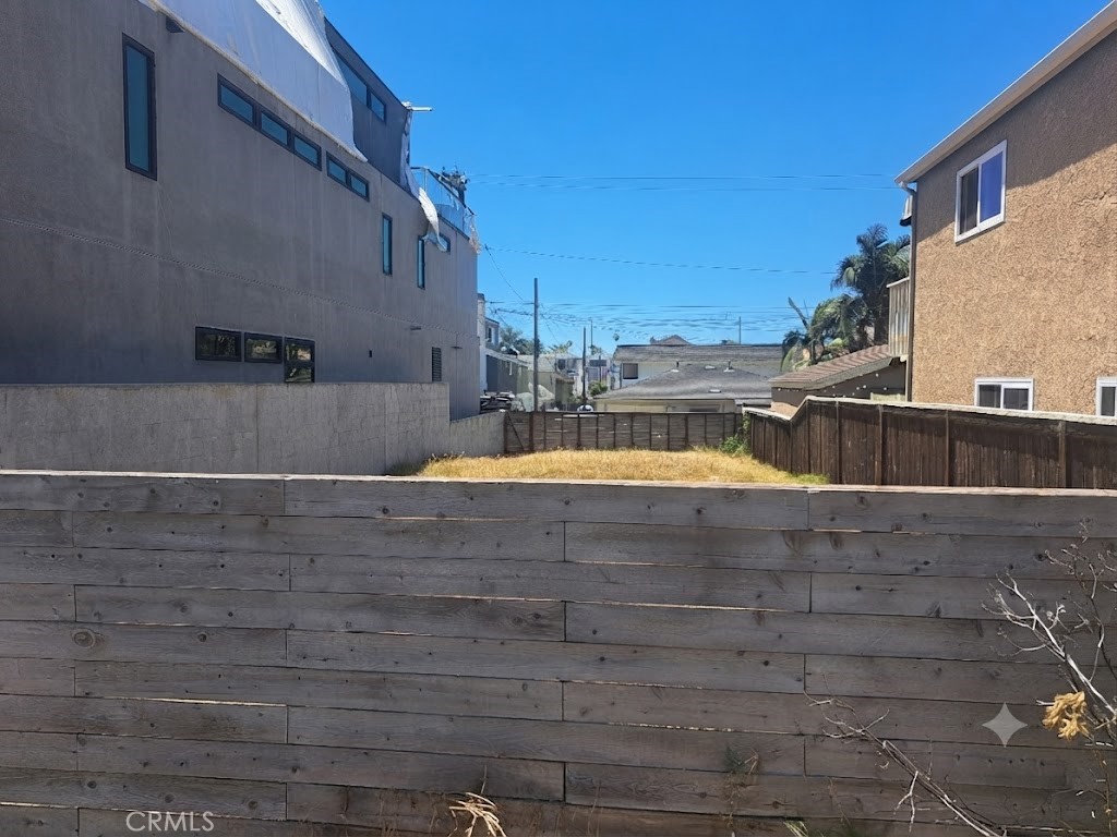 811 Huntington Property Photo 3