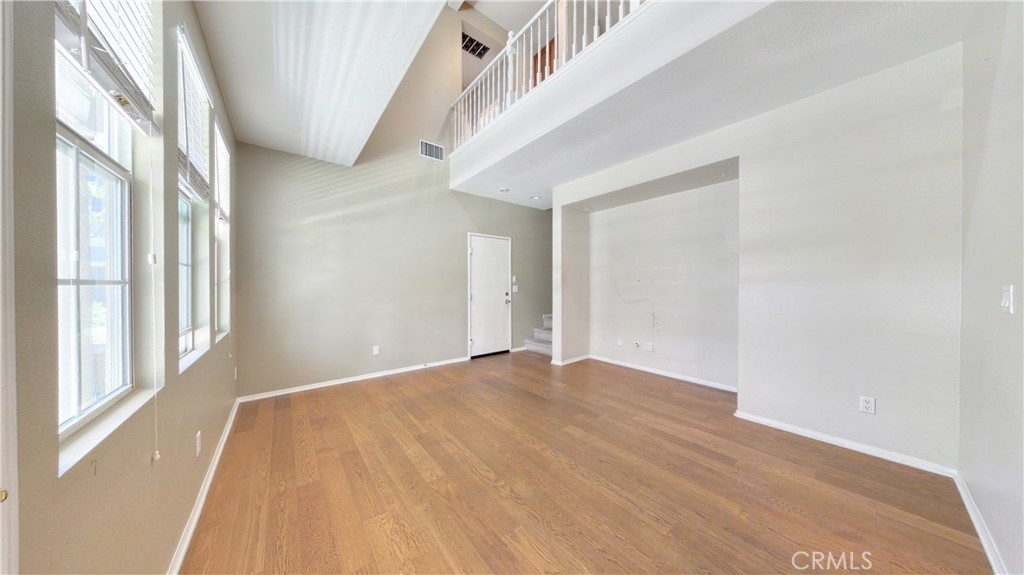 15 Elmhurst Property Photo 22