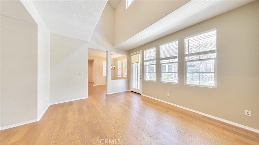 15 Elmhurst Property Photo 28