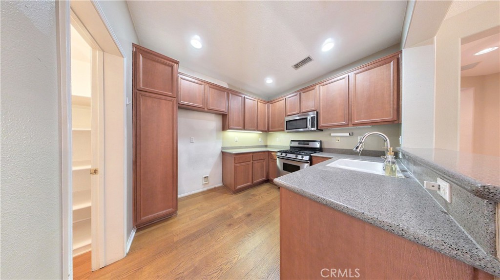 15 Elmhurst Property Photo 31